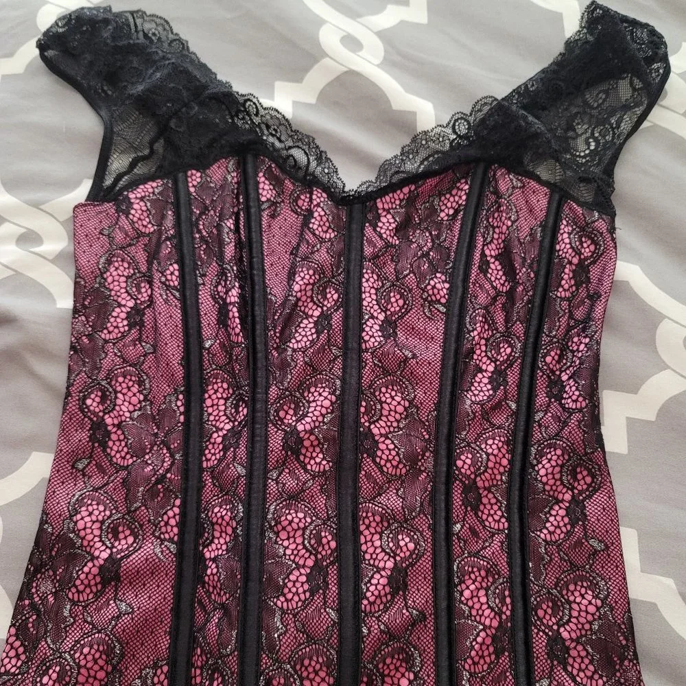 NWOT Fuchsia Lace-Sleeve Corset - Sz 36 - Picture 2 of 6
